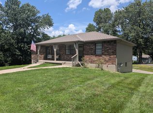 2 SE 9th St APT B, Lees Summit, MO 64063