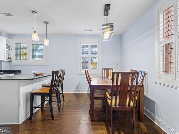 5th image of 2421 18th Pl SE