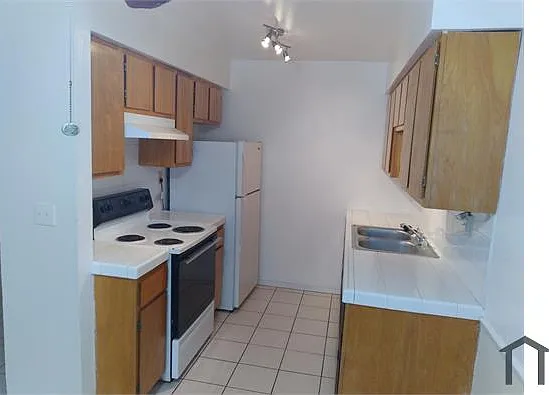 1 bed, 650 sqft, $2,200 — Photo 2