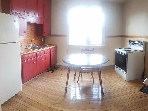 4th image of 2202 Falls St APT 4