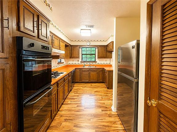 3rd image of 117 Maple Dr