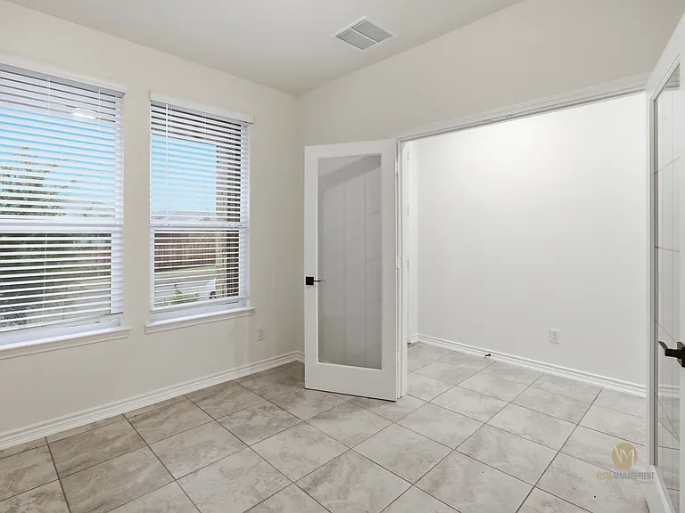 11414 Amberina — Photo 14