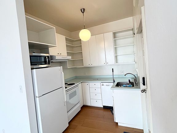 3rd image of 290 Liberty St #290