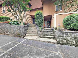 828 Lake Hollow Blvd SW, Marietta, GA 30064