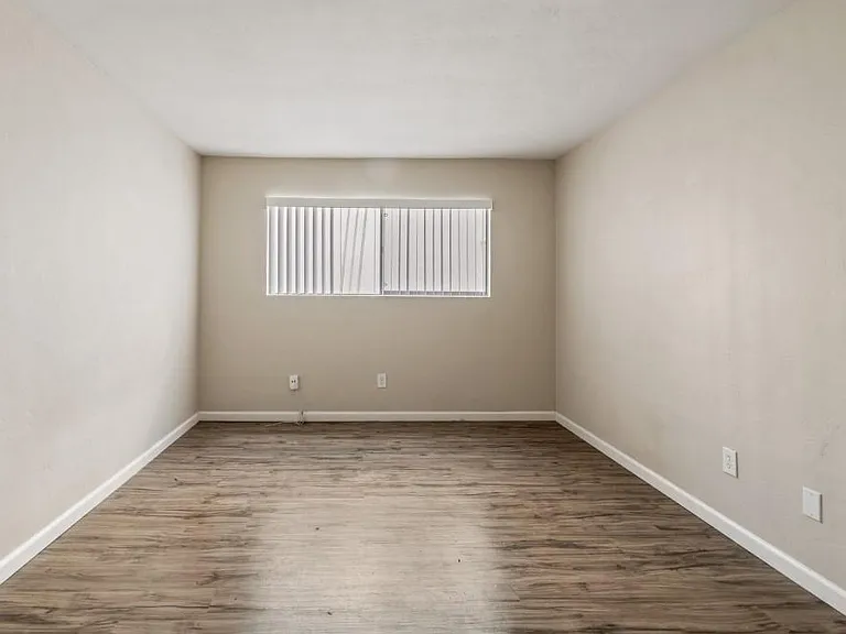 4033 Iowa St #4 — Photo 11