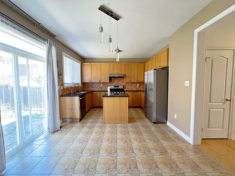 28 Barnstone Dr — Photo 6