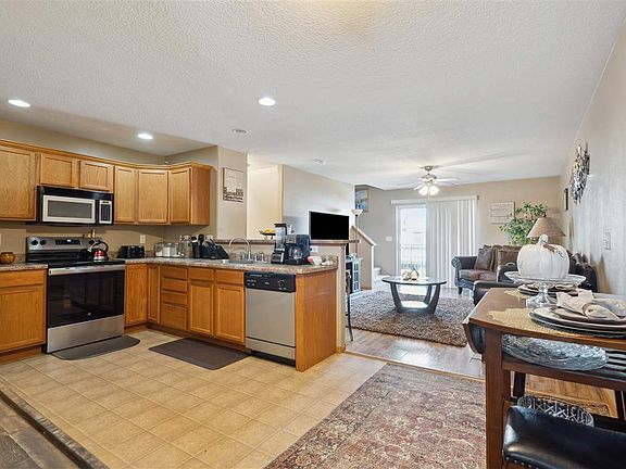 4th image of 10 Alydar Dr