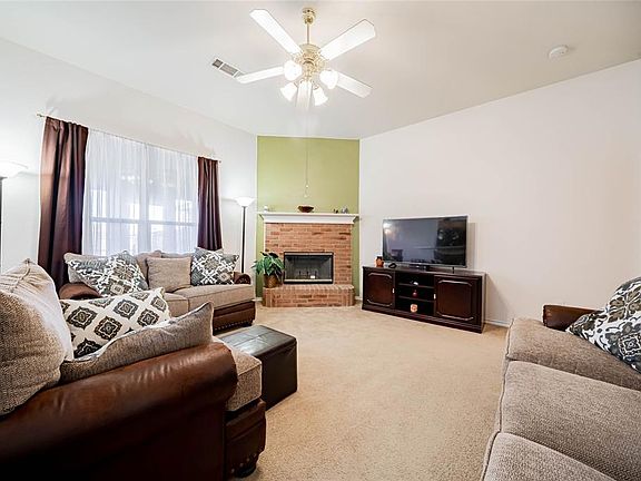 2nd image of 1543 Kensington Pl