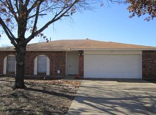 2733 Town North Dr, Lancaster, TX 75134