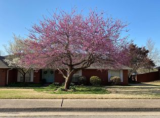 424 Oak Manor Cir, Springdale, AR 72764