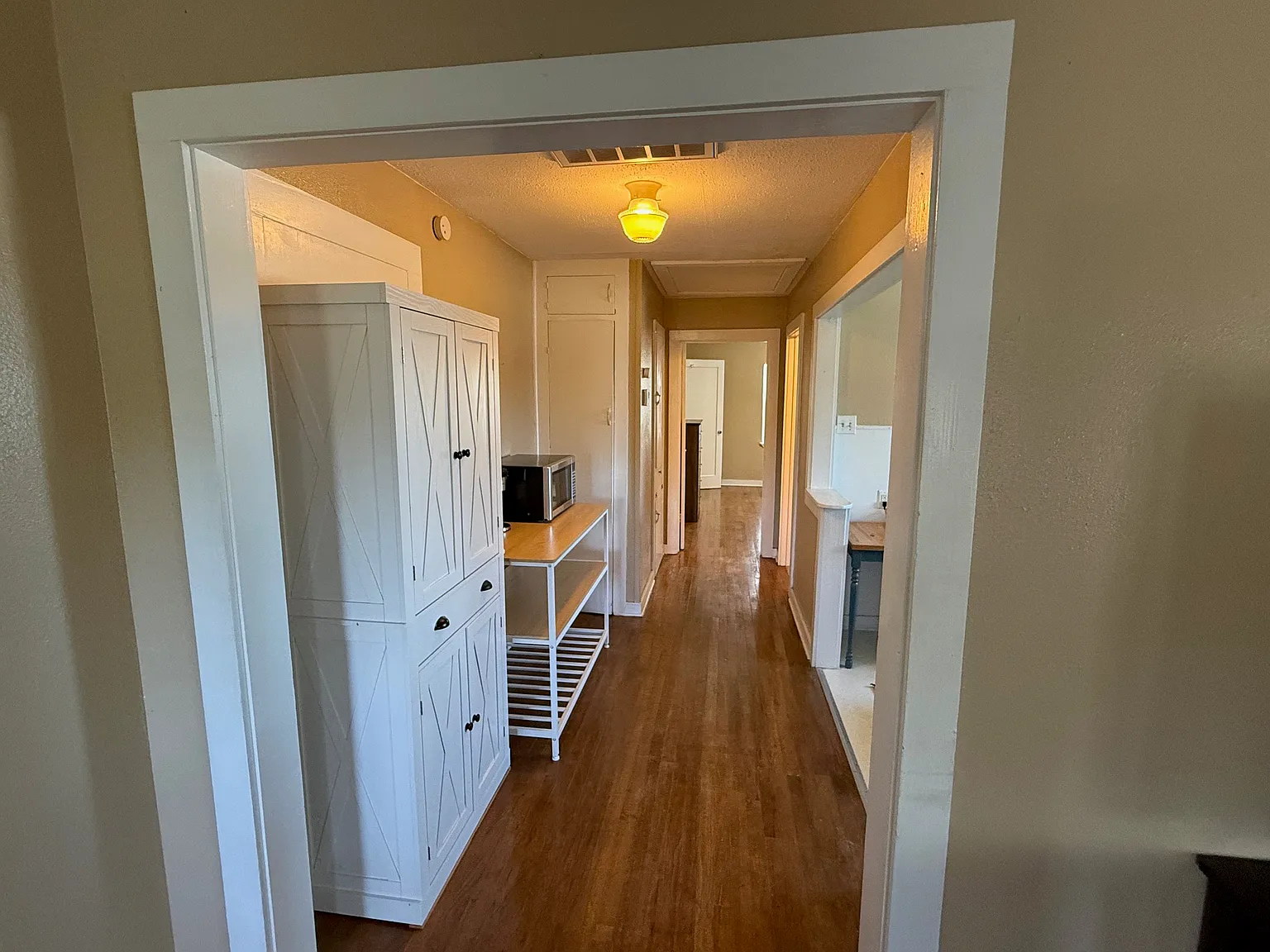1 bed, 704 sqft, $1,000 — Photo 3