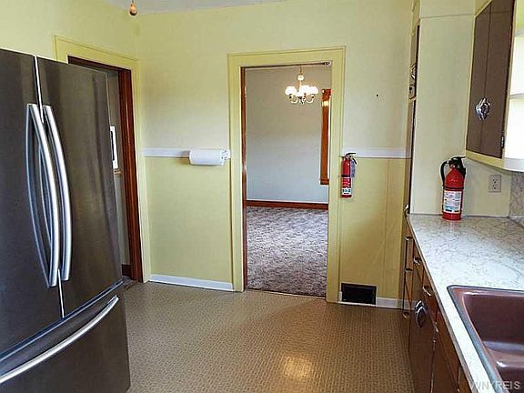 3rd image of 132 E Forest Ave