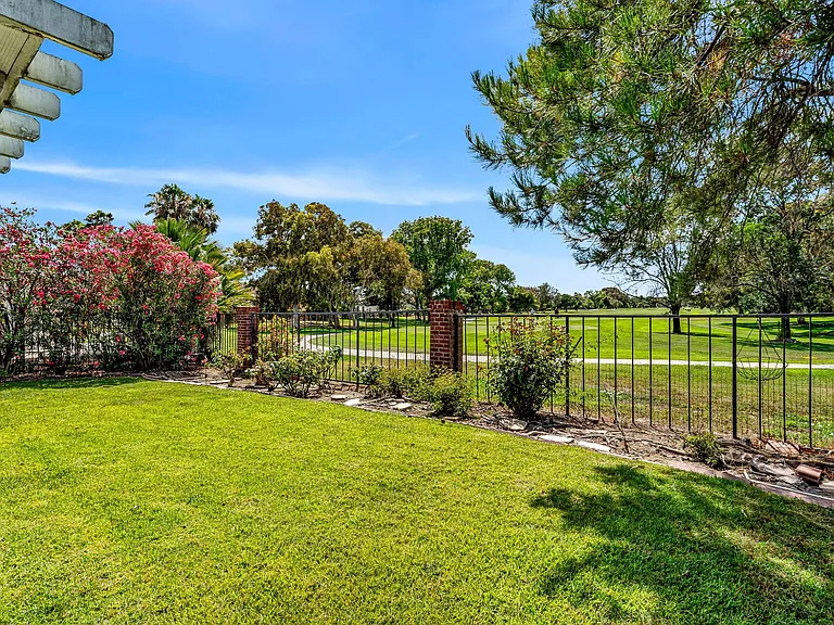 2451 Cherry Hills Dr — Photo 39
