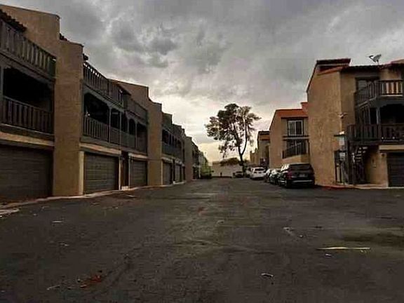 Exterior Neighborhood (street photo)