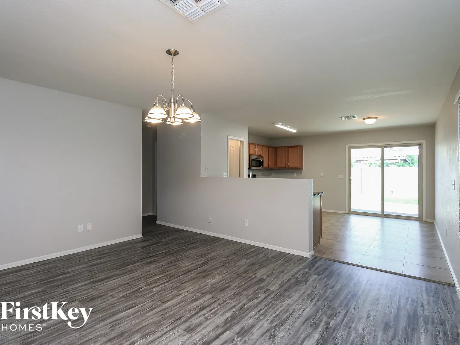 3 bed, 2.0 bath, 1765 sqft, $2,095 — Photo 4