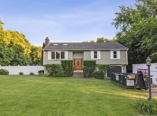 33 Waucantuck Dr, Uxbridge, MA 01569