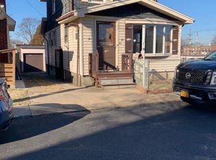 10 Lester St, Staten Island, NY