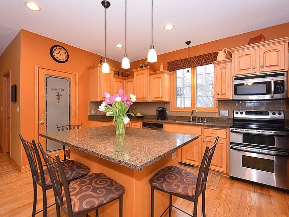 5th image of W148N9951 Woodcrest Ct