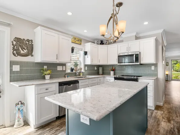 10 Rockport Avenue, Berwick, ME 03901
