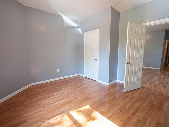 5th image of 117 Hollywood Ave #1