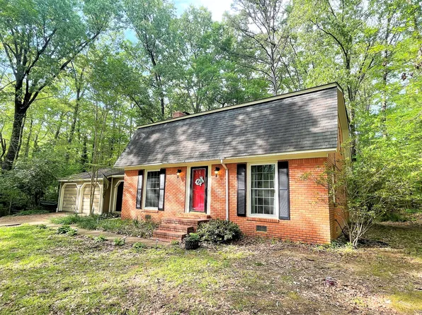 215 Woodlawn Rd, Starkville, MS 39759