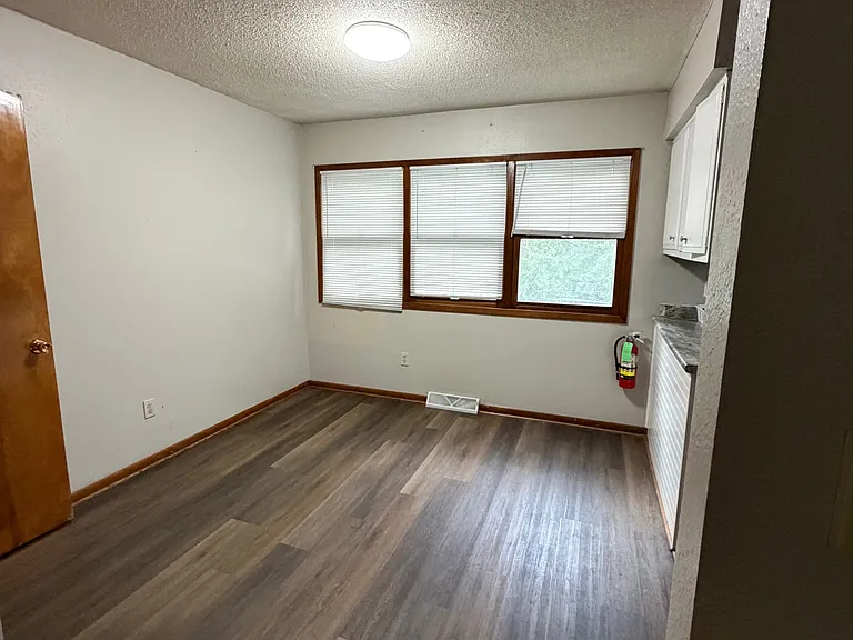 1330 Delta Dr — Photo 3