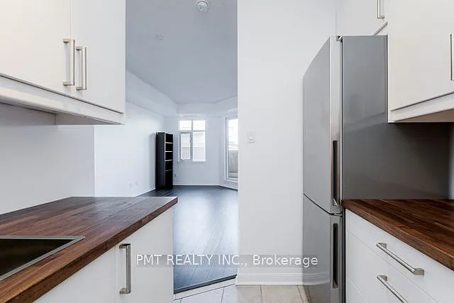550 Front St W #427 — Photo 8