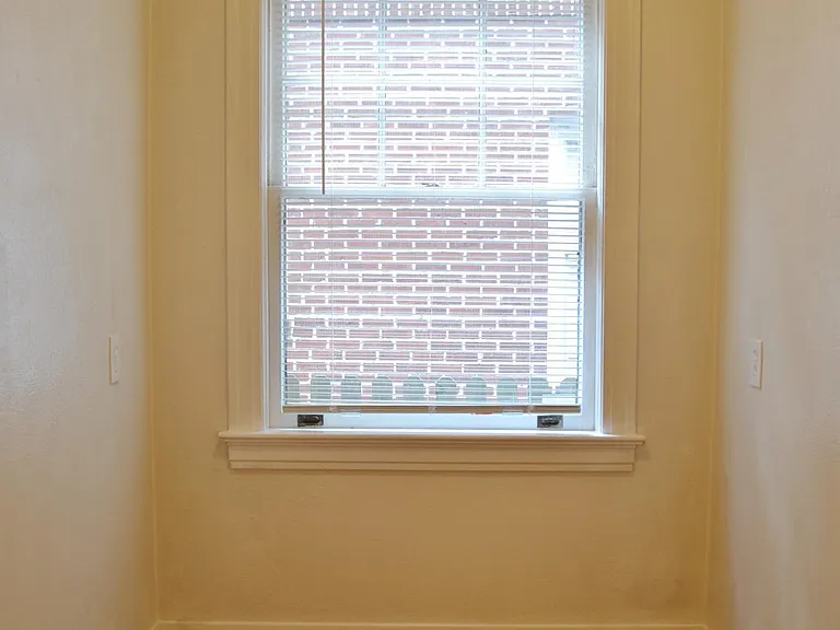 2559 Dellwood Ave — Photo 12