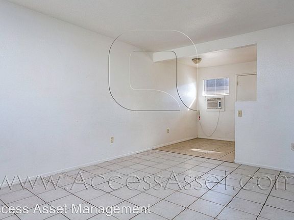 5th image of 204 N Elk St