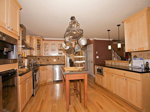 2nd image of 238 Tyrconnell Ave
