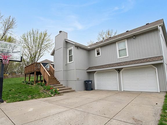 2nd image of 402 NE Station Dr