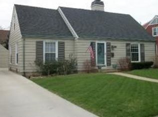 607 73rd St, Kenosha, WI 53143