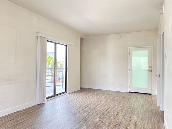 2nd image of 2500 Abbot Kinney Blvd APT 29