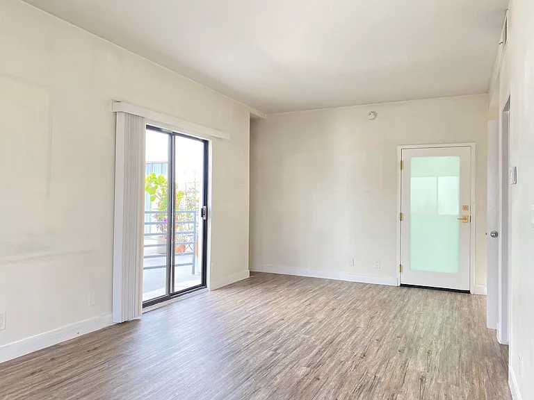 2500 Abbot Kinney Blvd — Photo 2