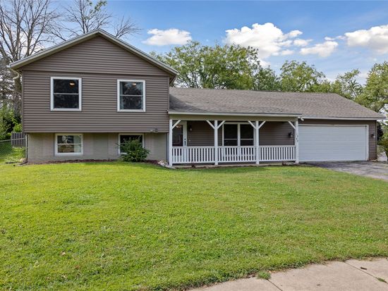 1340 38th Street Pl, Marion, IA 52302