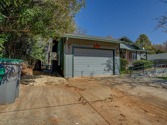 3rd image of 3833 Coeur D Alene Ave
