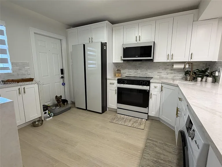3111 NE 51st St #106C — Photo 7