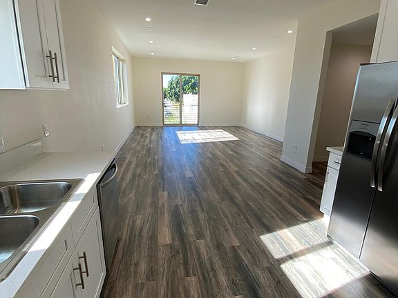 2nd image of 5934 Vineland Ave