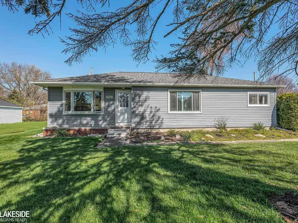 29385 Grandview St, Harrison Township, MI 48045