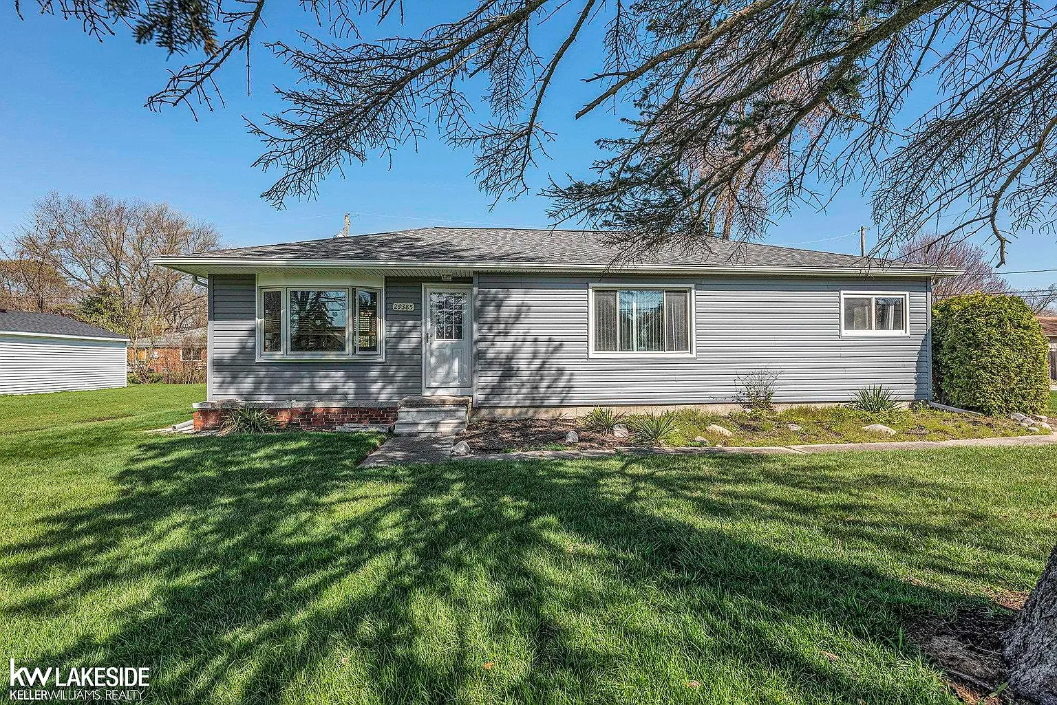 29385 Grandview St photo 1