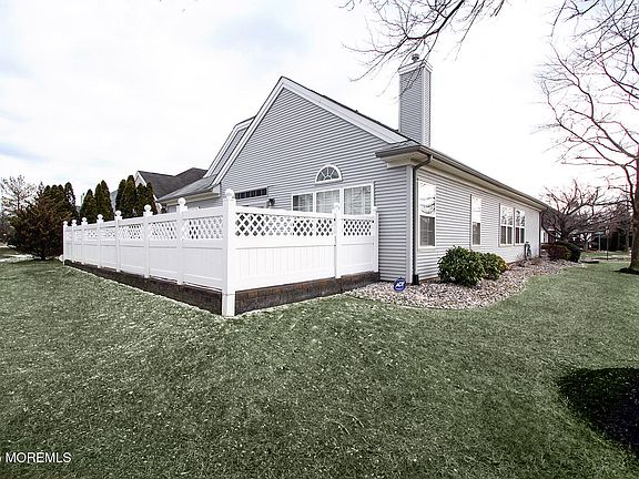 3rd image of 2 Glasdale Court