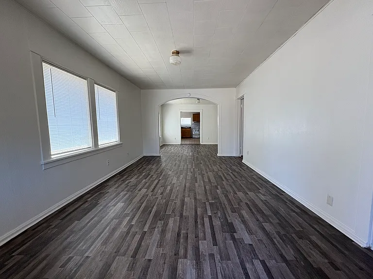 1009 Oregon St — Photo 2
