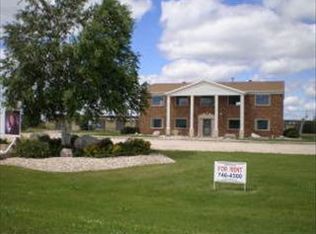 824 Gateway Dr NE, E Grand Forks, MN 56721
