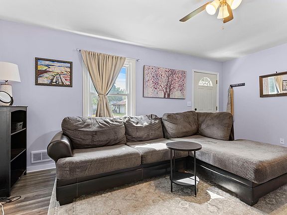 3rd image of 4401 5th St NE
