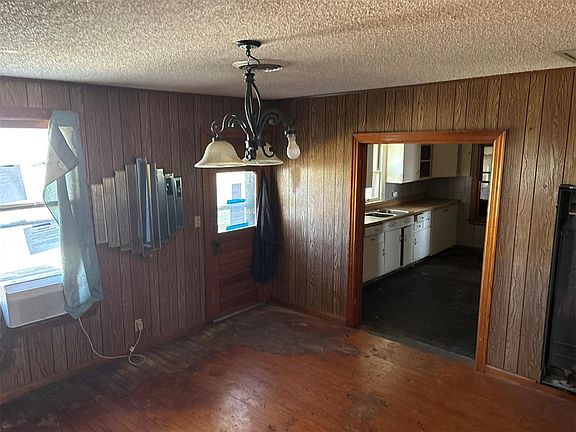 4th image of 1303 W Main St