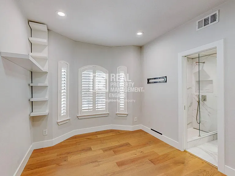 4307 Gilbert Ave #306 — Photo 24