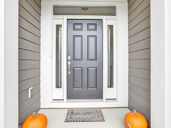 3rd image of 11517 Glencrest Dr NW