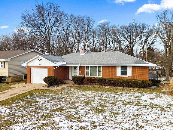 3rd image of 2711 W Castle Ct