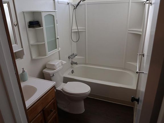 3rd image of 665 Irving Dr