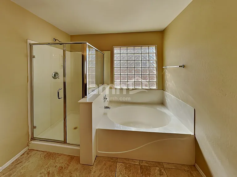 11369 W Lincoln St — Photo 12